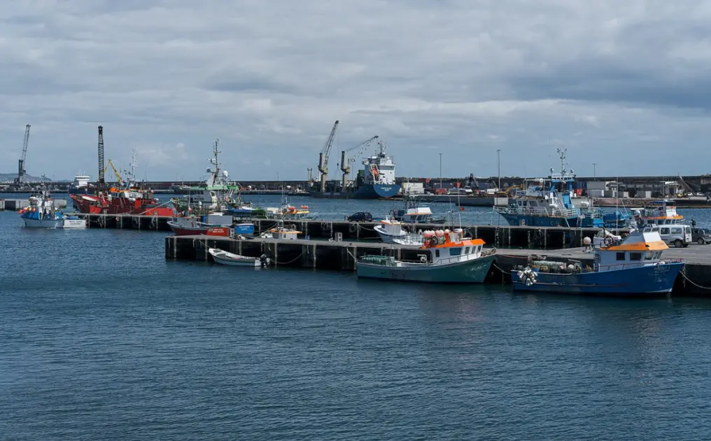 Azores Public Transport: Buses, Ferries and Inter-Island Flights Guide