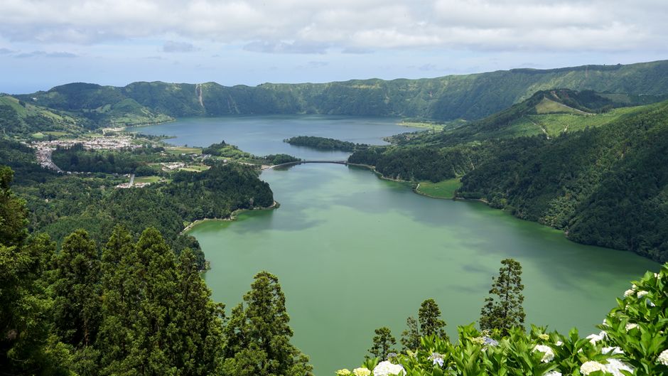 Jour 2 — Sete Cidades et l'ouest : lacs volcaniques et sources chaudes océaniques
